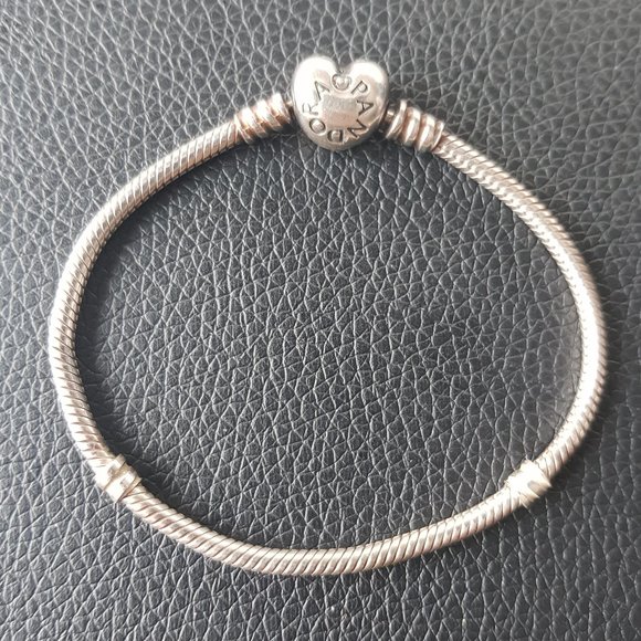 PANDORA //Moments Heart Clasp Snake Chain Bracelet - Picture 1 of 5